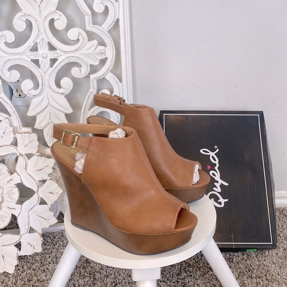 Qupid Leatherette Peep Toe Ankle Strap Wedge Booties BRAND NEW IN BOX! - Picture 5 of 14